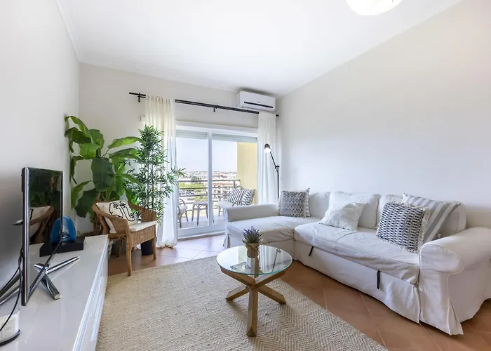 & Sea View Apartment, Meia Lagos