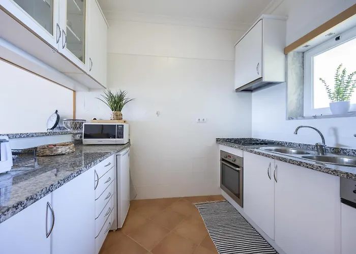 & Sea View Apartment, Meia