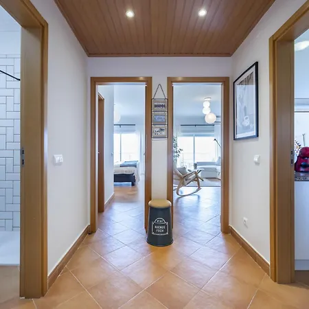 & Sea View Apartment, Meia דירה *