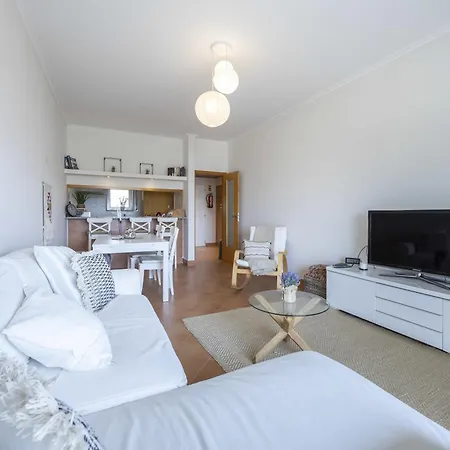 & Sea View Apartment, Meia