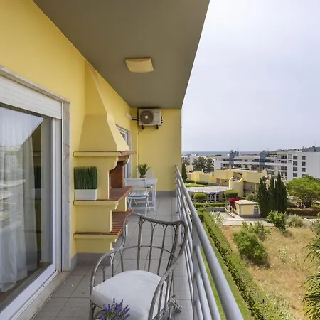 & Sea View Apartment, Meia